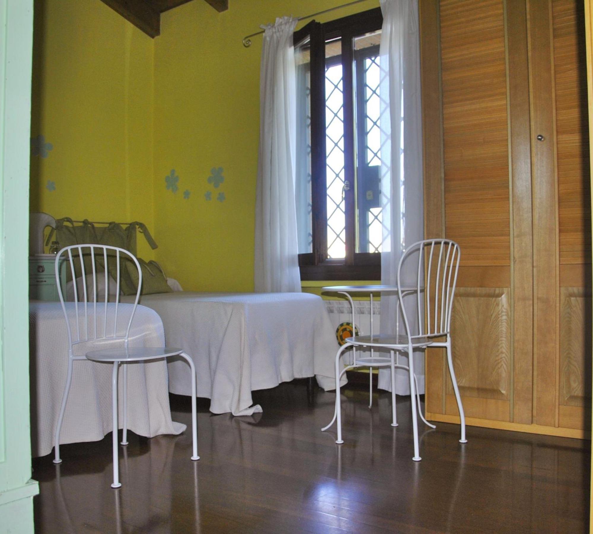 La Corte Del Macero Guest House Castelfranco Emilia Room photo